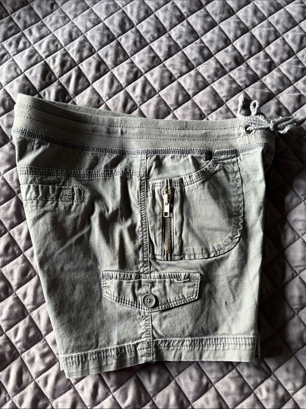 Gray shorts with front drawstring closure, UNIONBAY JB91820 Women's Size Small - Picture 2 of 5